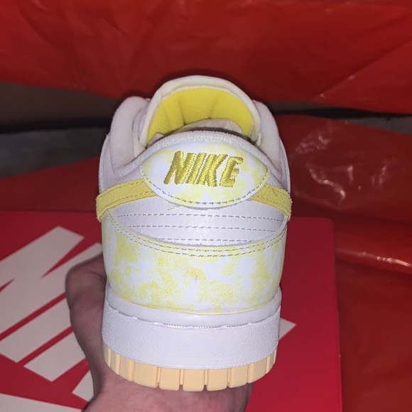Womens Nike Dunk Low OG Yellow Strike / Yellow Strike  8W / 6.5M DM9467-700 - Picture 2 of 4